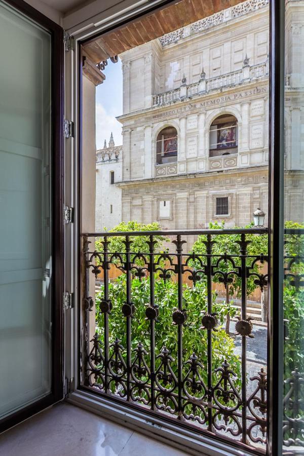 Apartamento Living By Cathedral Sevilla Bagian luar foto
