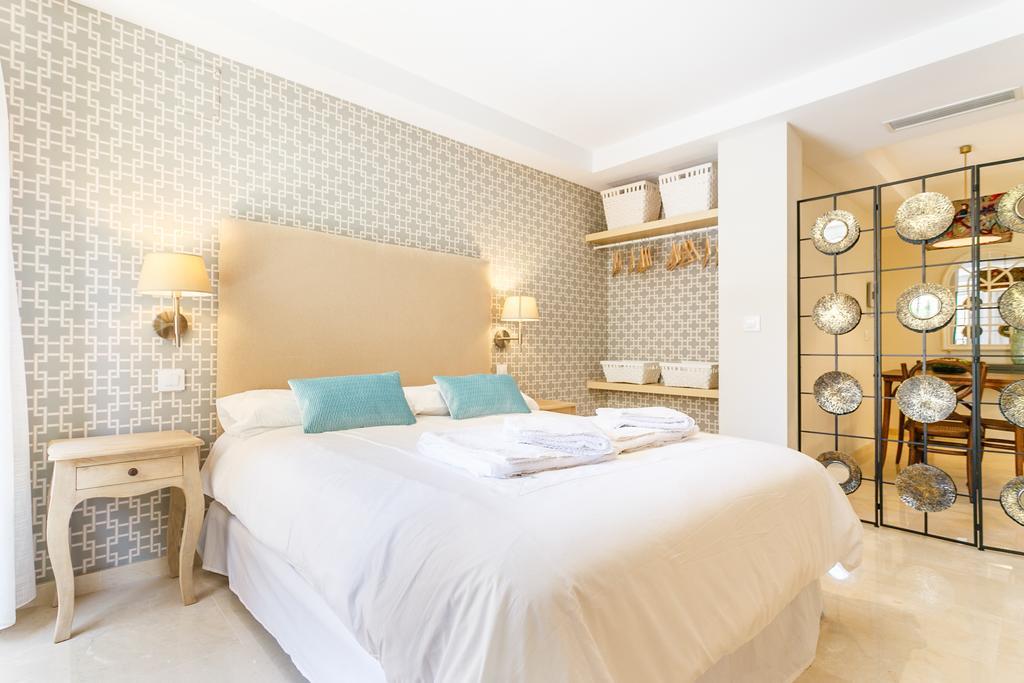 Apartamento Living By Cathedral Sevilla Bagian luar foto