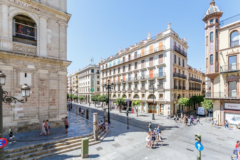 Apartamento Living By Cathedral Sevilla Bagian luar foto