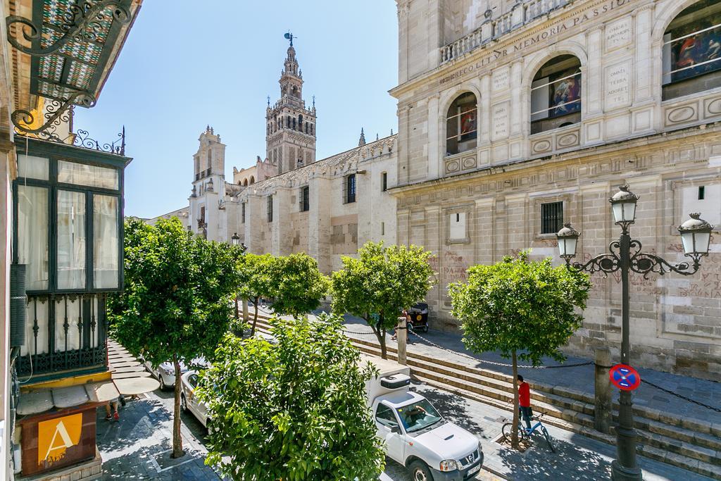 Apartamento Living By Cathedral Sevilla Bagian luar foto