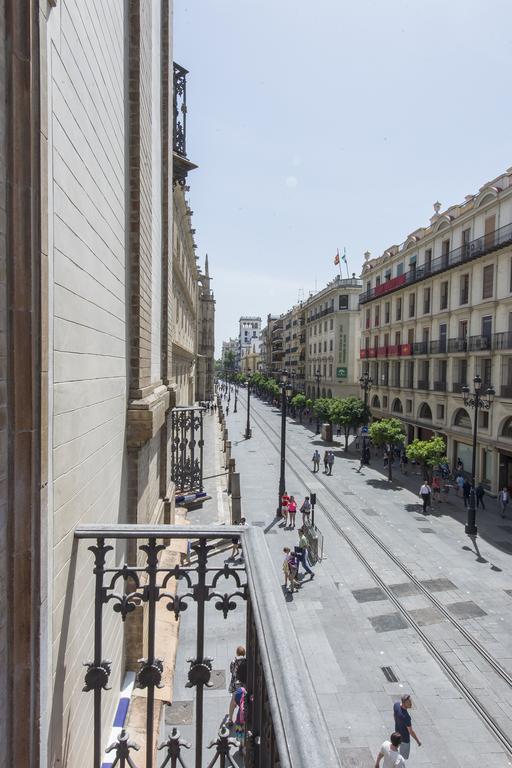 Apartamento Living By Cathedral Sevilla Bagian luar foto