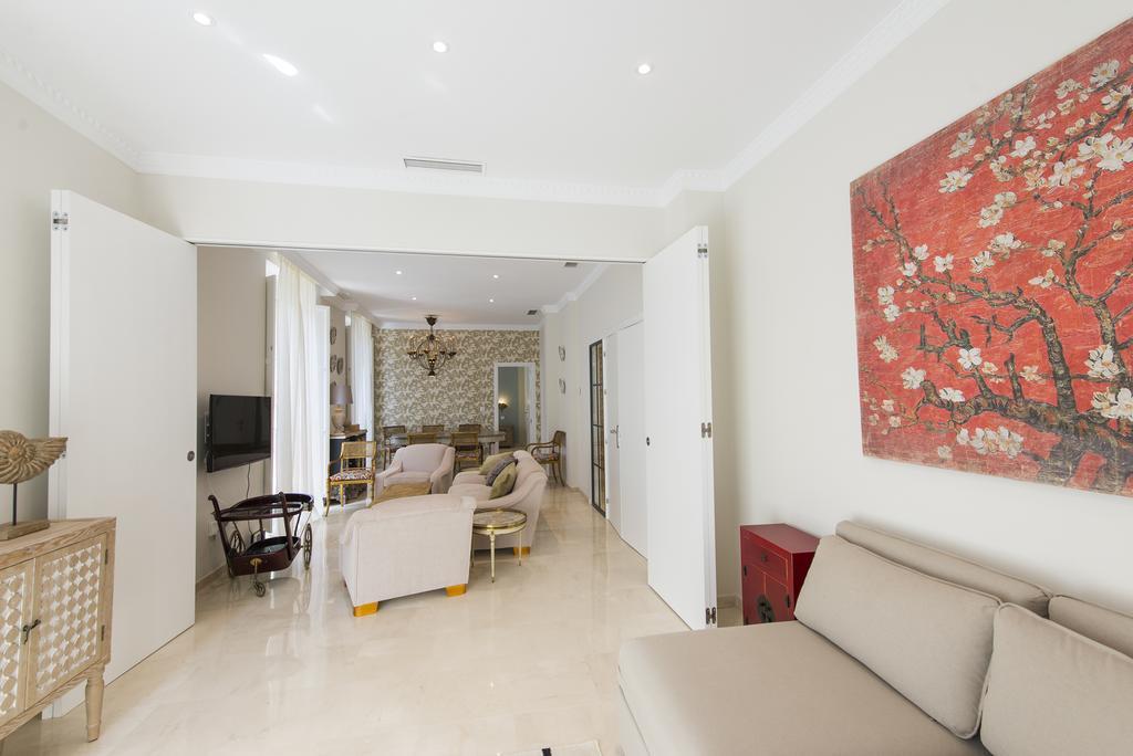 Apartamento Living By Cathedral Sevilla Bagian luar foto