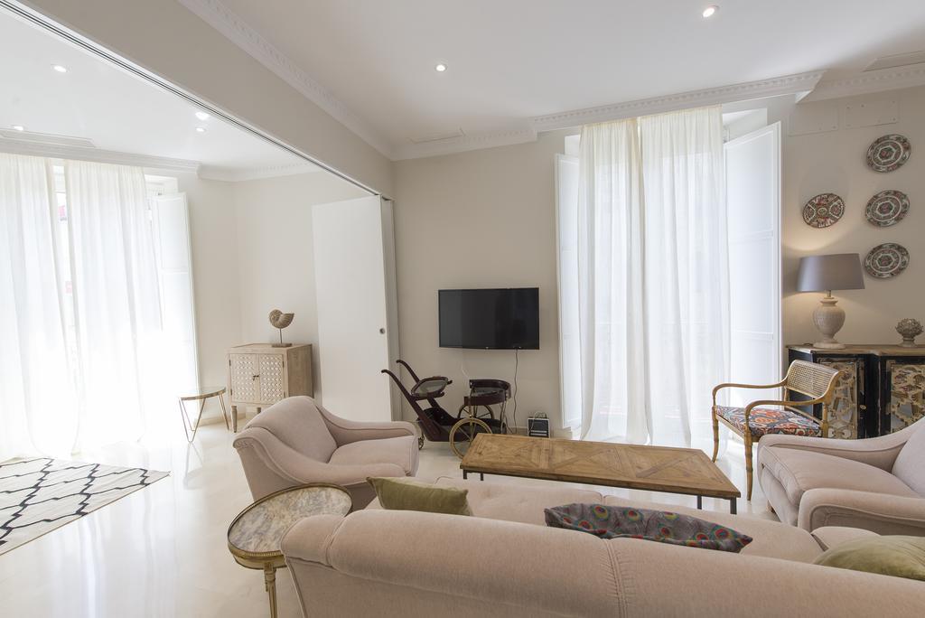 Apartamento Living By Cathedral Sevilla Bagian luar foto