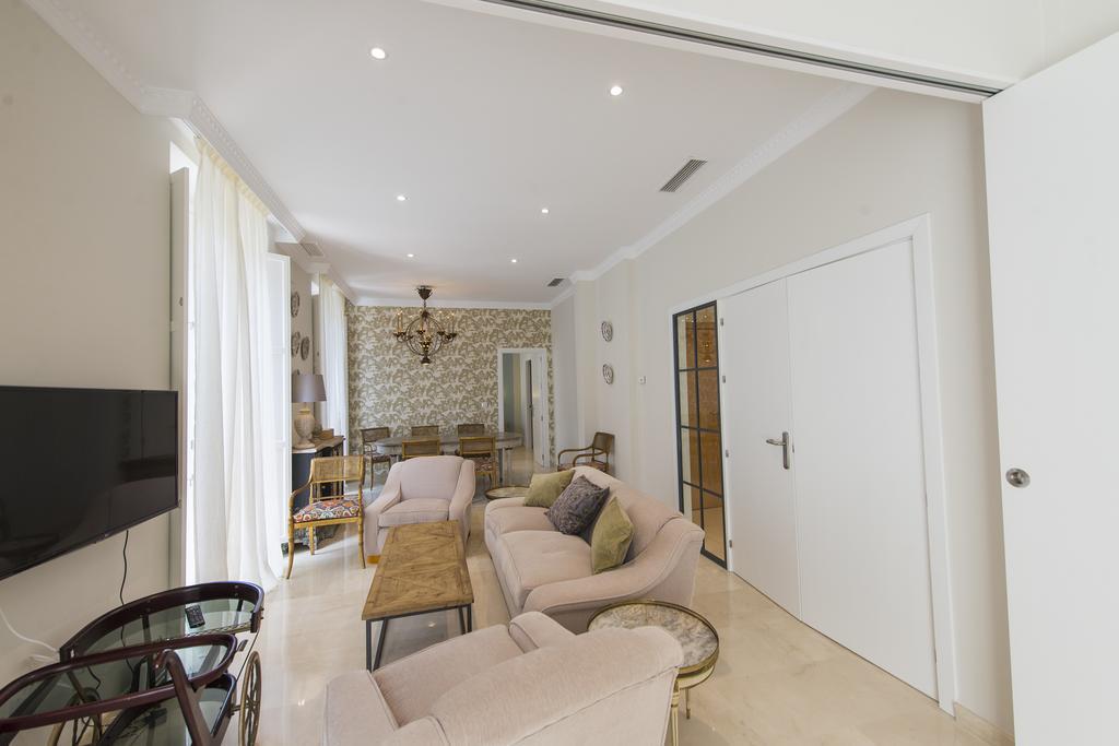 Apartamento Living By Cathedral Sevilla Bagian luar foto