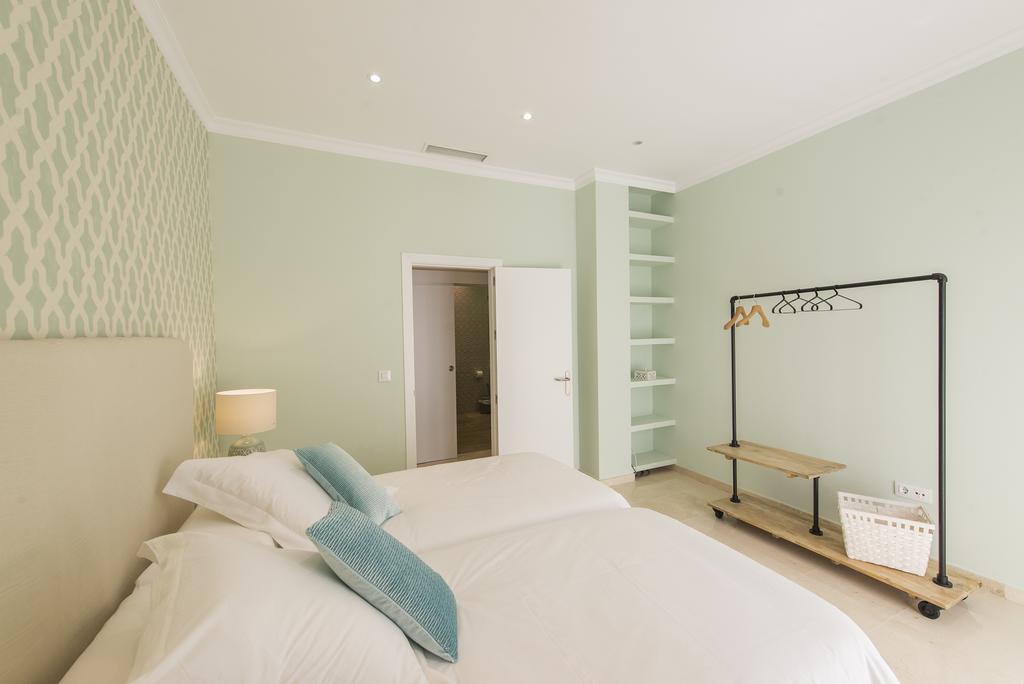 Apartamento Living By Cathedral Sevilla Bagian luar foto