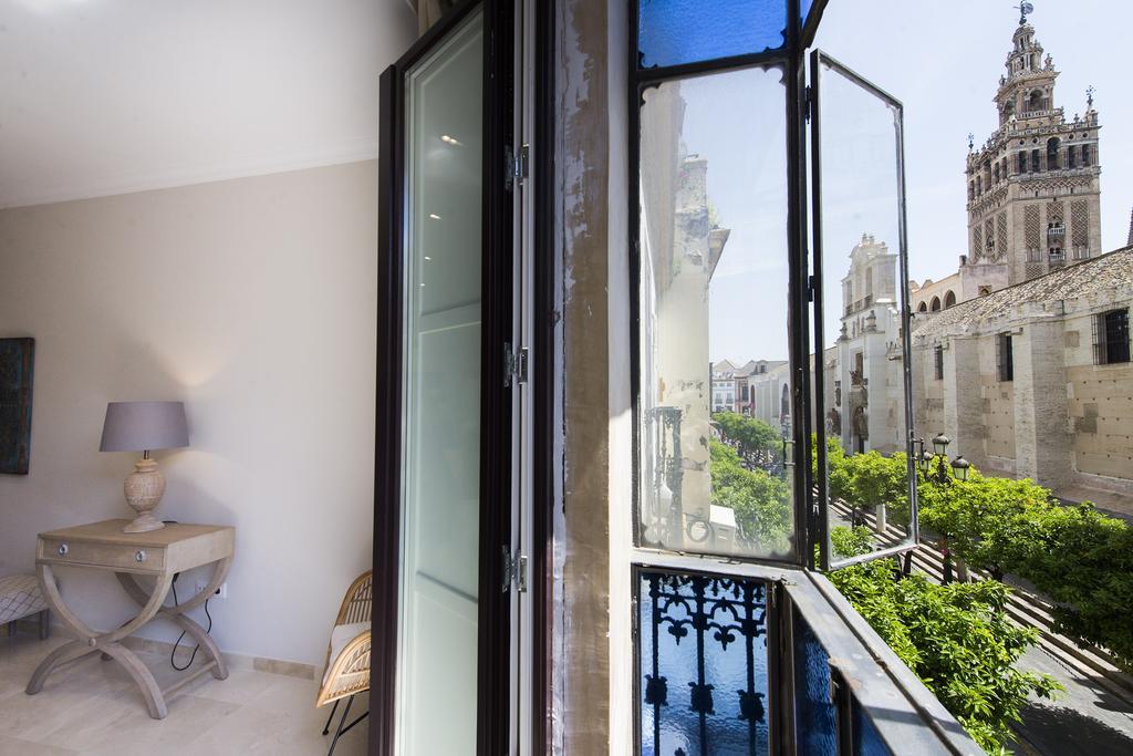Apartamento Living By Cathedral Sevilla Bagian luar foto
