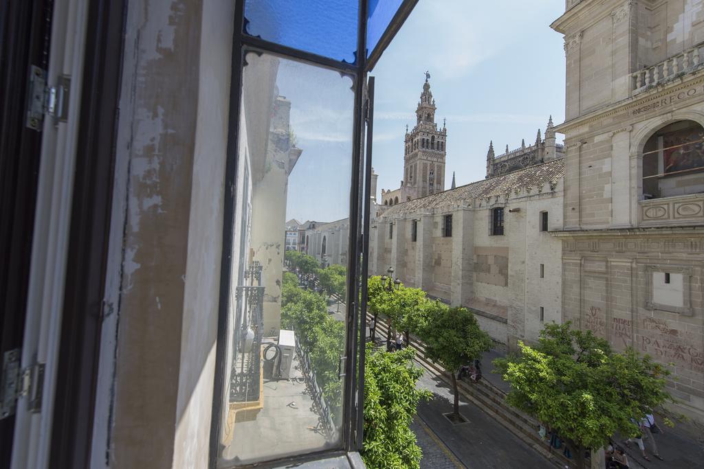 Apartamento Living By Cathedral Sevilla Bagian luar foto