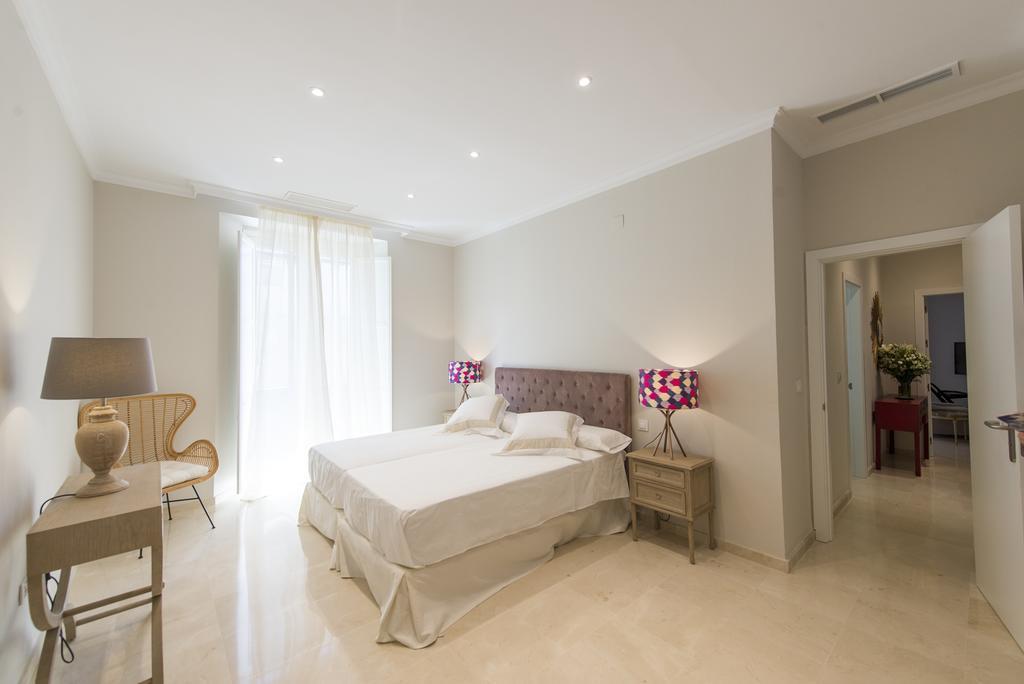 Apartamento Living By Cathedral Sevilla Bagian luar foto