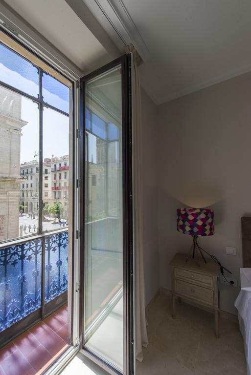 Apartamento Living By Cathedral Sevilla Bagian luar foto