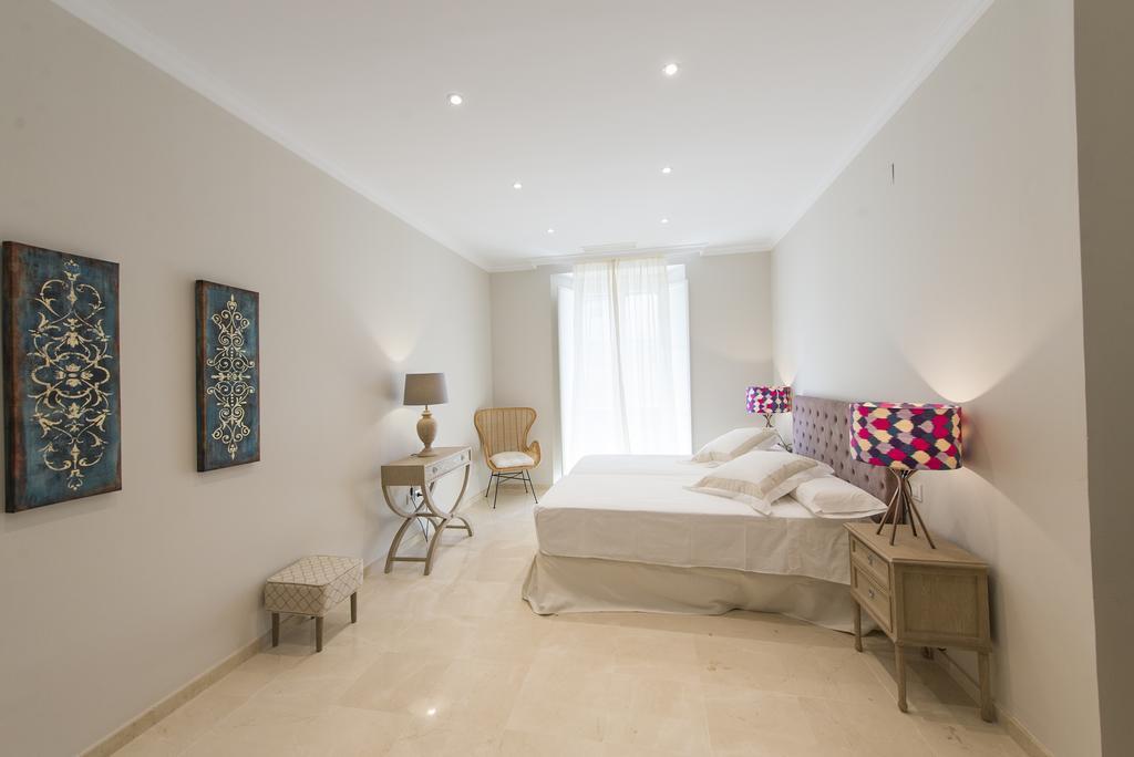 Apartamento Living By Cathedral Sevilla Bagian luar foto