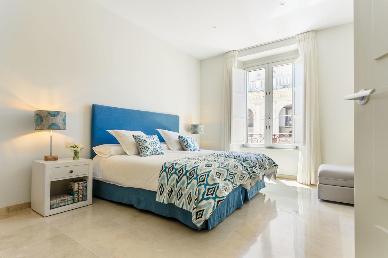 Apartamento Living By Cathedral Sevilla Bagian luar foto