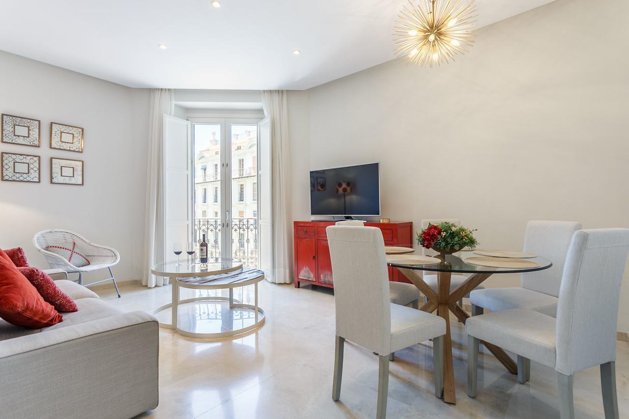 Apartamento Living By Cathedral Sevilla Bagian luar foto